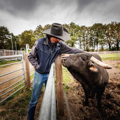 photo Jr with bull